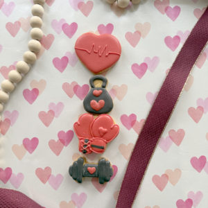 set de 4 biscuits décorés. Coeur, kettelbel gants de box et halteres