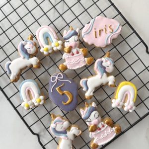 biscuits décorés licornes avec du glaçage royal lamatrice biscuits